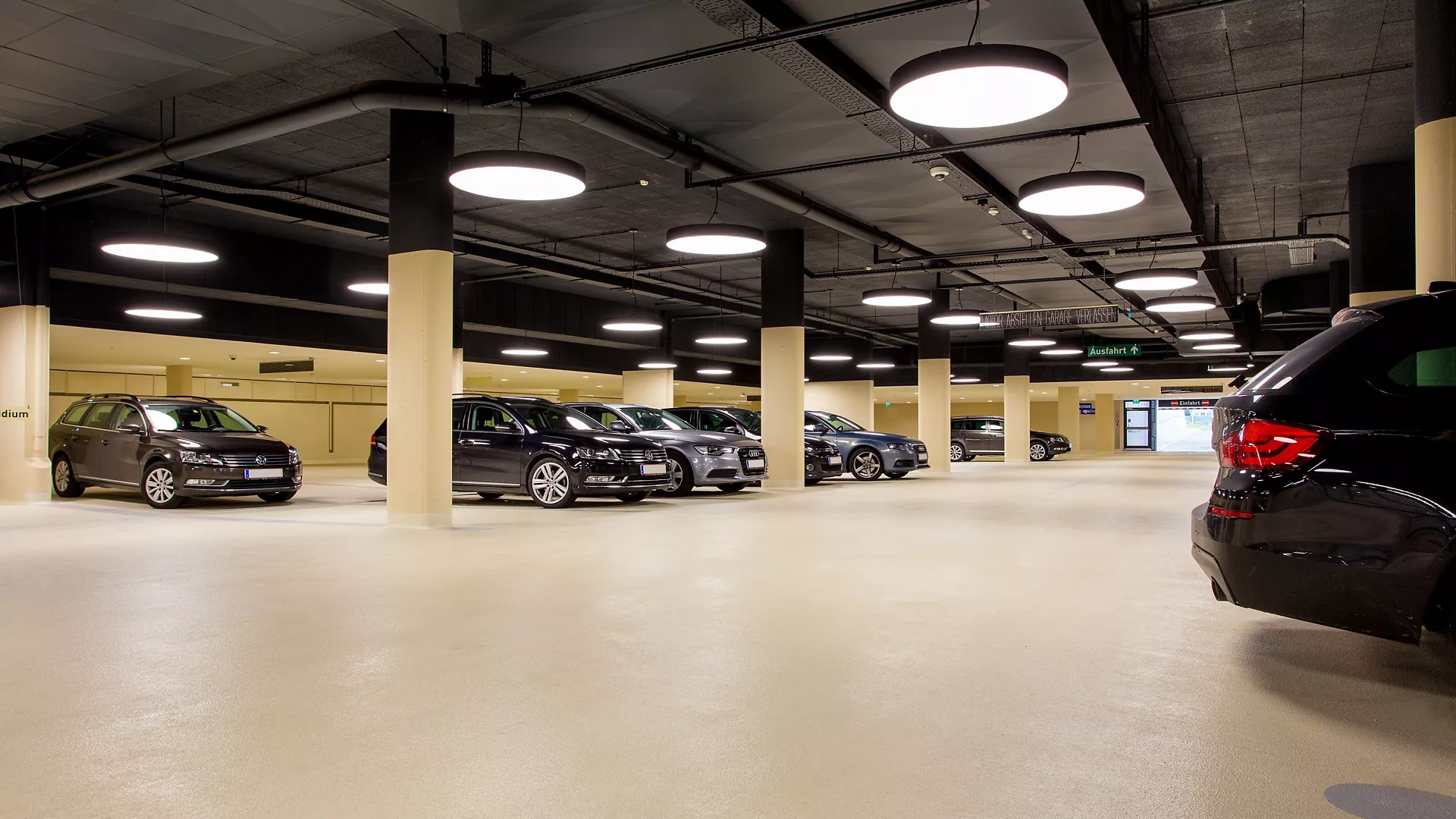 Overdekte beveiligde parkeerplaatsen